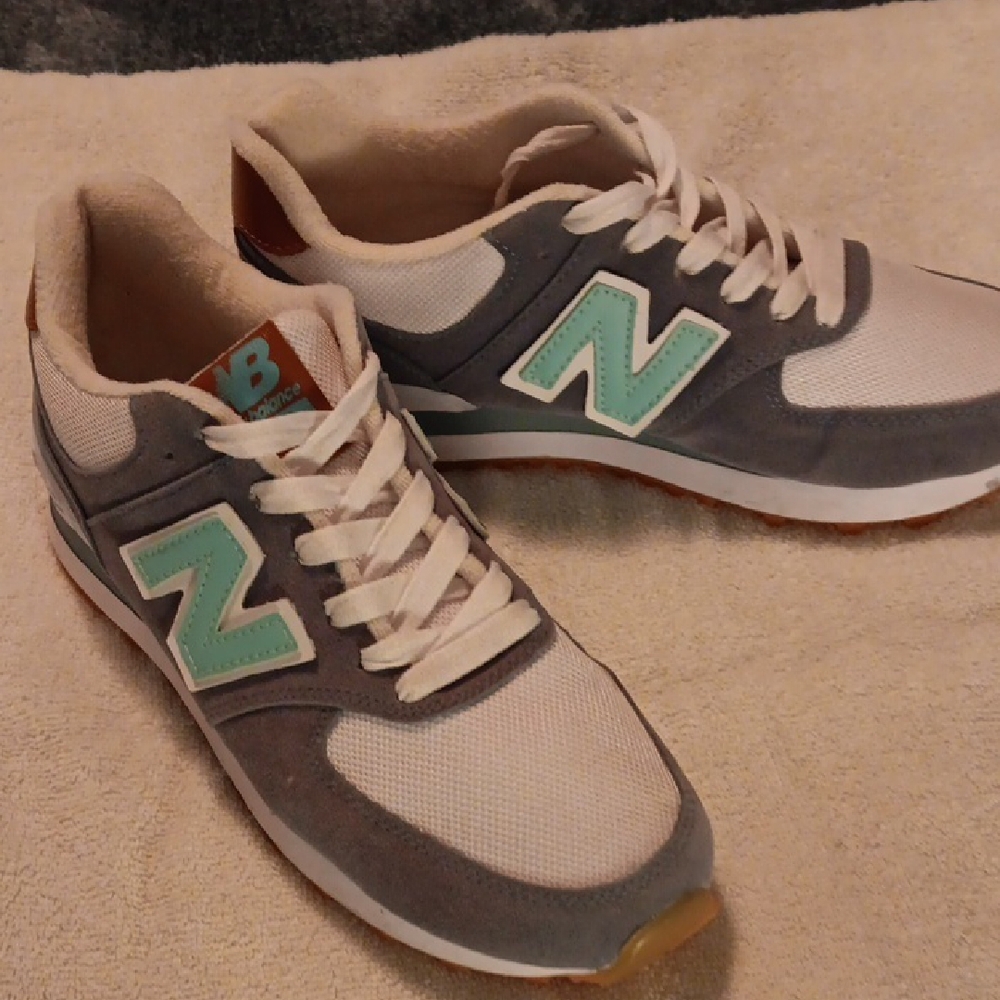 New Balance Gray and Green Retro Sneakers with Suede Mesh Upper - Picture 3 of 6